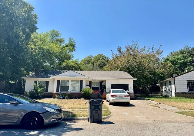 Photo 1 of Single family home for sale at 1706 Stewart Dr, Arlington, TX 76013 | MLS# 21376133 | Listing updated on 2026-09-10