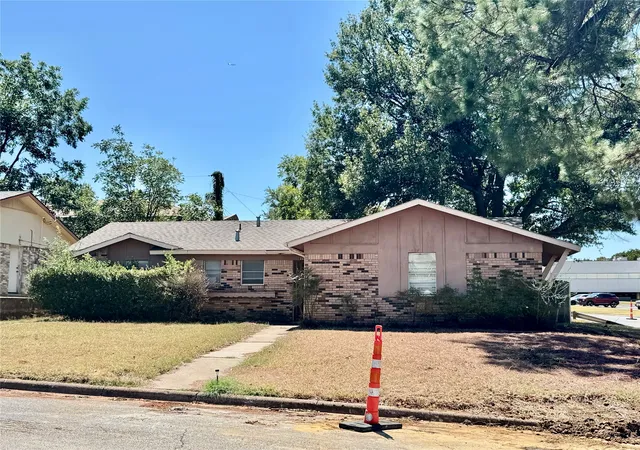 Photo 1 of Single family home for sale at 1114 Paula Dr, Arlington, TX 76012 | MLS# 21376114 | Listing updated on 2026-09-10