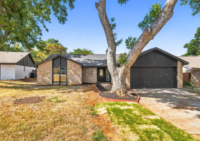 Photo 1 of Single family home for sale at 1912 Longmeadow Dr, Arlington, TX 76015 | MLS# 21378536 | Listing updated on 2026-10-03