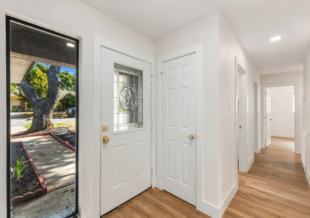 Photo 2 of Single family home for sale at 1912 Longmeadow Dr, Arlington, TX 76015 | MLS# 21378536 | Listing updated on 2026-10-03