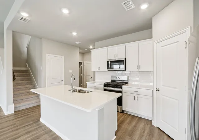 Photo 4 of Single family home for sale at 1582 Coldwater Way, Crandall, TX 75114 | MLS# 21381518 | Listing updated on 2026-09-14
