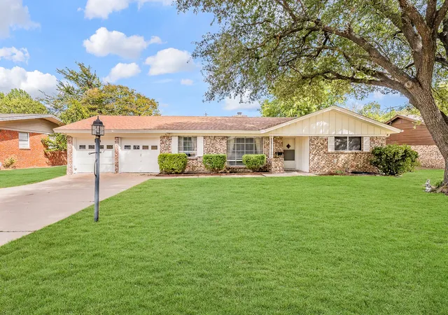 Photo 1 of Single family home for sale at 4001 Reagan Dr, Fort Worth, TX 76116 | MLS# 21383407 | Listing updated on 2026-09-12