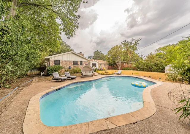 Photo 2 of Single family home for sale at 4001 Reagan Dr, Fort Worth, TX 76116 | MLS# 21383407 | Listing updated on 2026-09-12