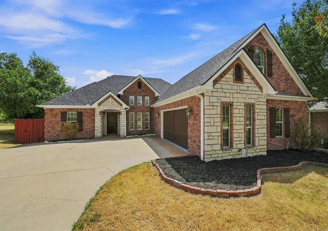 Photo 1 of Single family home for sale at 3117 Preston Clb Dr, Sherman, TX 75092 | MLS# 21327655 | Listing updated on 2026-10-06
