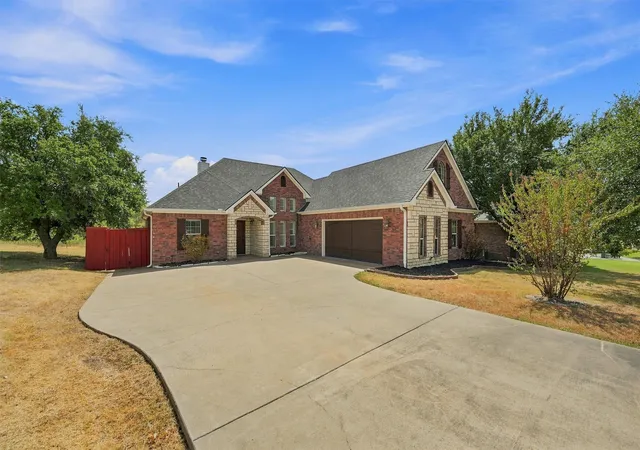 Photo 2 of Single family home for sale at 3117 Preston Clb Dr, Sherman, TX 75092 | MLS# 21327655 | Listing updated on 2026-10-06
