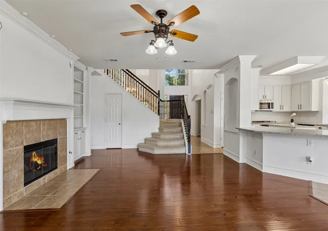Photo 3 of Single family home for sale at 10009 Bradford Grv Dr, Frisco, TX 75035 | MLS# 21382490 | Listing updated on 2026-09-19