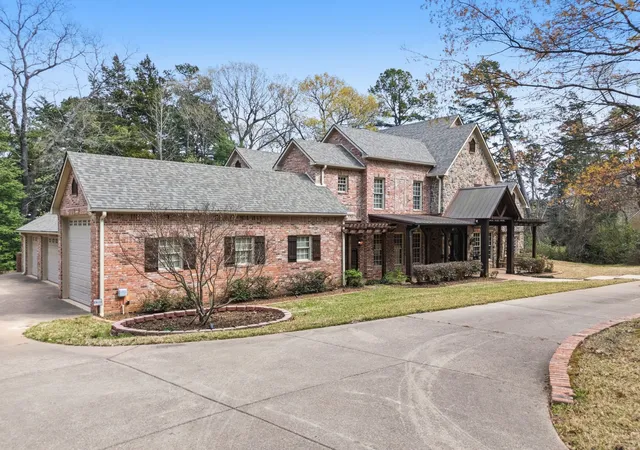 Photo 2 of Single family home for sale at 3814 Brighton Crk Cir, Tyler, TX 75707 | MLS# 21383432 | Listing updated on 2026-09-25
