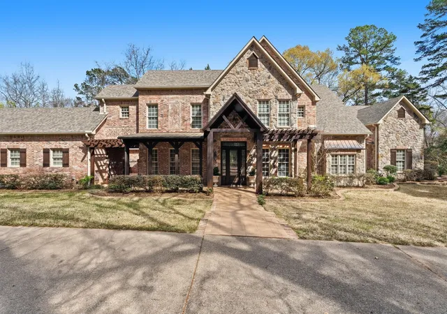 Photo 3 of Single family home for sale at 3814 Brighton Crk Cir, Tyler, TX 75707 | MLS# 21383432 | Listing updated on 2026-09-25