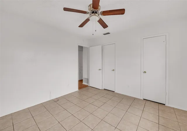 Listing Photo 2 - Condo for sale in building located at 1112 Eastside Dr, Killeen, TX 76543