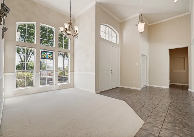 Photo 2 of Sale Pending at 405 Rolling Oaks Ridge, Cedar Hill, TX 75104 | MLS# 21372984 | Listing updated on 2026-09-13