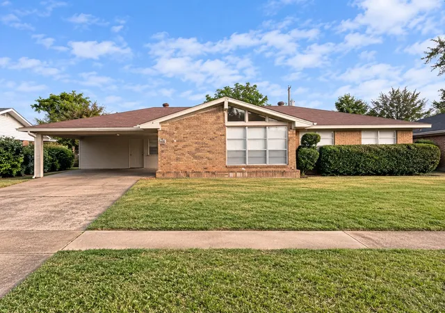 Single family home for sale at 1517 Captain Shreve Dr, Shreveport, LA 71105 | MLS# 21383457
