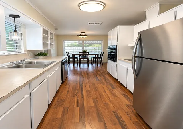 Photo 3 of Single family home for sale at 1517 Captain Shreve Dr, Shreveport, LA 71105 | MLS# 21383457 | Listing updated on 2026-09-11