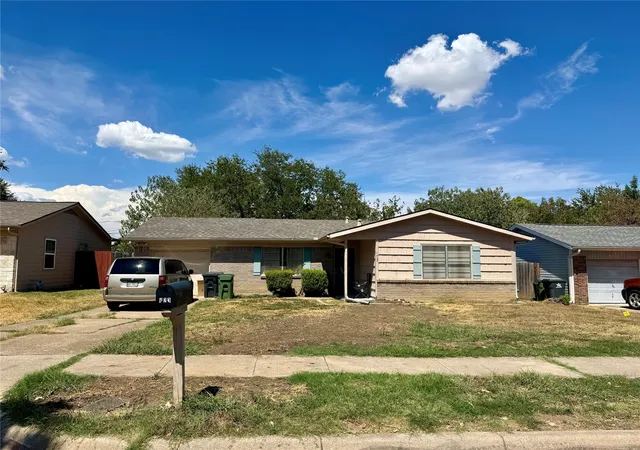 Photo 1 of Single family home for sale at 423 E Lavender Ln, Arlington, TX 76010 | MLS# 21376093 | Listing updated on 2026-09-10