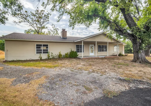 Photo 3 of Single family home for sale at 7253 Fm 2164, Sanger, TX 76266 | MLS# 21327378 | Listing updated on 2026-09-14