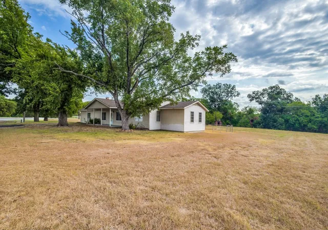 Photo 4 of Single family home for sale at 7253 Fm 2164, Sanger, TX 76266 | MLS# 21327378 | Listing updated on 2026-09-14