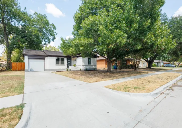 Photo 1 of Single family home for sale at 1011 E Alan Ave, Carrollton, TX 75006 | MLS# 21378408 | Listing updated on 2026-09-14