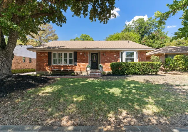 Photo 1 of Single family home for sale at 6759 E Mockingbird Ln, Dallas, TX 75214 | MLS# 21381598 | Listing updated on 2026-09-15