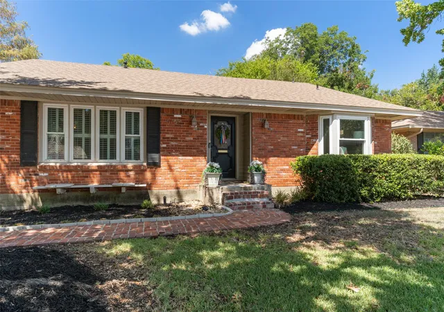Photo 2 of Single family home for sale at 6759 E Mockingbird Ln, Dallas, TX 75214 | MLS# 21381598 | Listing updated on 2026-09-15
