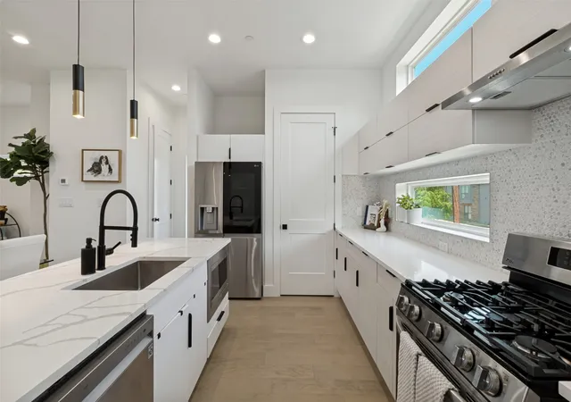 Photo 3 of Condo for sale at 145 N Henderson Ave #107, Dallas, TX 75214 | MLS# 21382538 | Listing updated on 2026-09-12