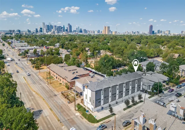 Listing Photo 5 - Condo for sale in building located at 145 N Henderson Ave, Dallas, TX 75214 - Unit #107