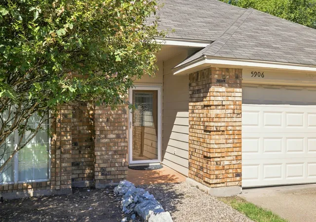 Photo 2 of Single family home for sale at 5906 Polo Clb Dr, Arlington, TX 76017 | MLS# 21378489 | Listing updated on 2026-10-06
