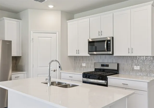 Photo 3 of Sale Pending at 1805 Denali Dr, Anna, TX 75409 | MLS# 21381522 | Listing updated on 2026-09-15