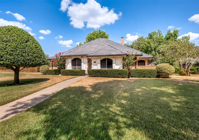 Photo 1 of Single family home for sale at 902 Kings Ct, Duncanville, TX 75137 | MLS# 21382316 | Listing updated on 2026-09-11