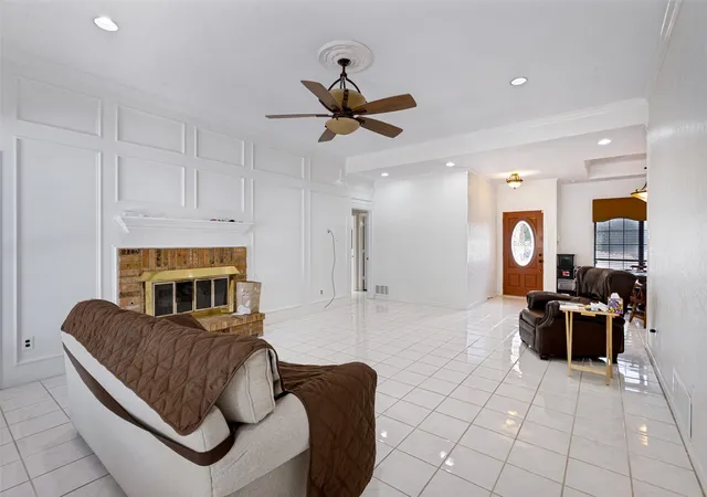 Photo 4 of Single family home for sale at 902 Kings Ct, Duncanville, TX 75137 | MLS# 21382316 | Listing updated on 2026-09-11