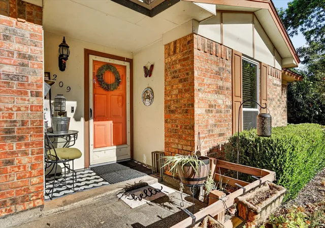 Photo 2 of Sale Pending at 209 S Scott St, Burleson, TX 76028 | MLS# 21381917 | Listing updated on 2026-10-05