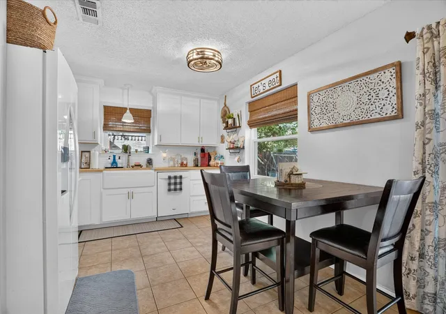 Photo 4 of Sale Pending at 209 S Scott St, Burleson, TX 76028 | MLS# 21381917 | Listing updated on 2026-10-05