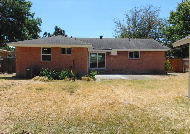 Photo 4 of Single family home for sale at 518 Vernet St, Richardson, TX 75080 | MLS# 21370454 | Listing updated on 2026-09-11