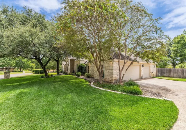 Photo 2 of Single family home for sale at 325 Elm Grv Cir, Mc Gregor, TX 76657 | MLS# 21383419 | Listing updated on 2026-09-12