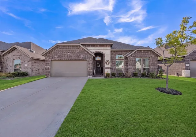 Photo 1 of Single family home for sale at 113 Independence Dr, Joshua, TX 76058 | MLS# 21383394 | Listing updated on 2026-09-14