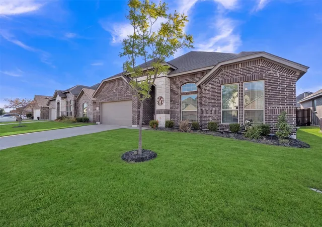 Photo 2 of Single family home for sale at 113 Independence Dr, Joshua, TX 76058 | MLS# 21383394 | Listing updated on 2026-09-14