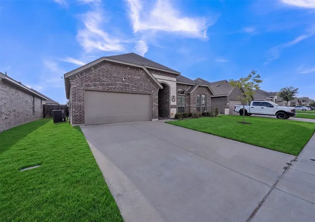Photo 3 of Single family home for sale at 113 Independence Dr, Joshua, TX 76058 | MLS# 21383394 | Listing updated on 2026-09-14