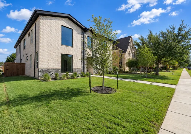 Photo 3 of Single family home for sale at 2232 Chenault Dr, Frisco, TX 75033 | MLS# 21381046 | Listing updated on 2026-09-29
