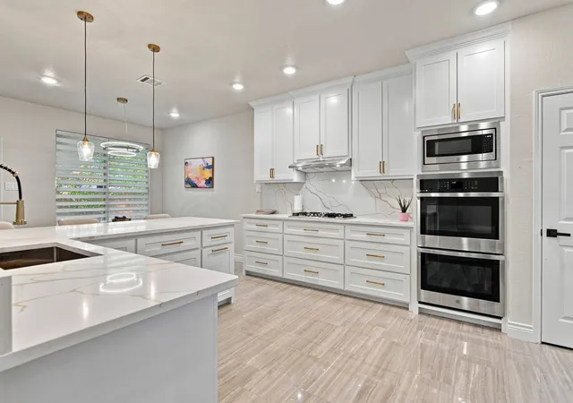 Photo 3 of Single family home for sale at 7113 Top Rail Run, Fort Worth, TX 76179 | MLS# 21383169 | Listing updated on 2026-09-14