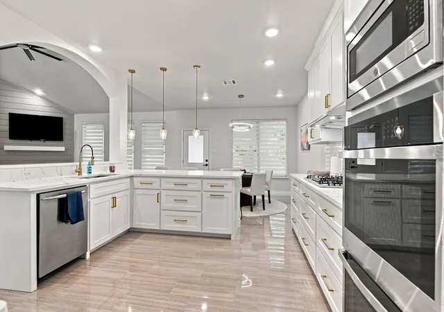 Photo 4 of Single family home for sale at 7113 Top Rail Run, Fort Worth, TX 76179 | MLS# 21383169 | Listing updated on 2026-09-14