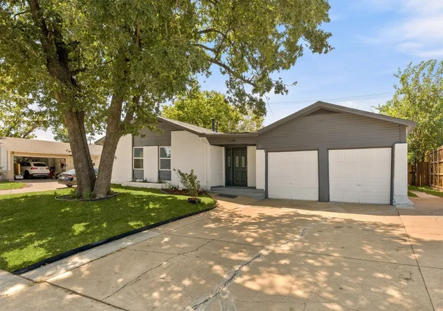 Photo 3 of Single family home for sale at 2508 Syracuse Dr, Irving, TX 75062 | MLS# 21383472 | Listing updated on 2026-09-11