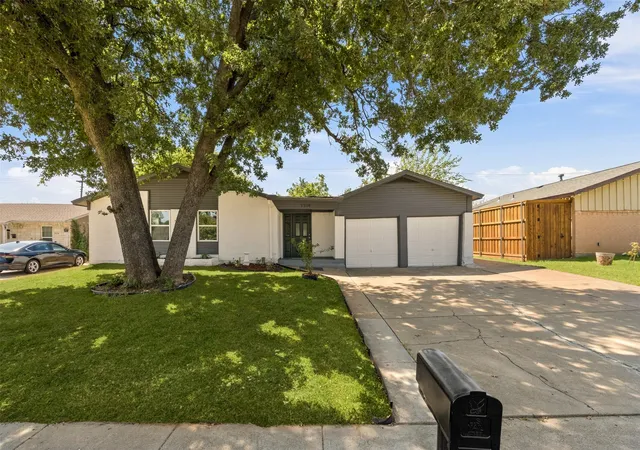 Photo 3 of Single family home for sale at 2508 Syracuse Dr, Irving, TX 75062 | MLS# 21383472 | Listing updated on 2026-09-11