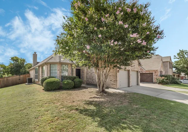 Photo 2 of Sale Pending at 3628 Andrea Dr, Flower Mound, TX 75022 | MLS# 21381204 | Listing updated on 2026-09-21