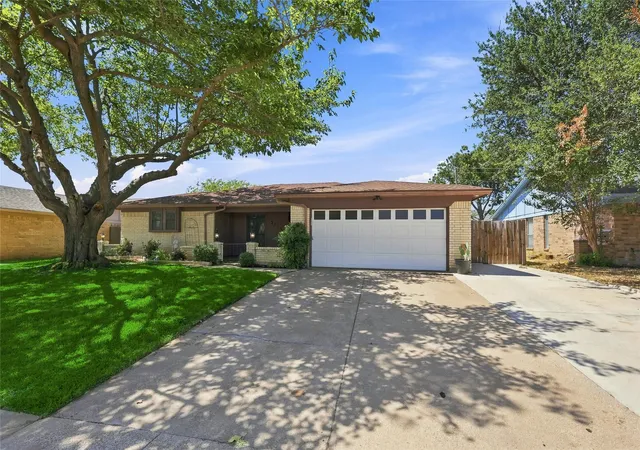 Photo 3 of Sale Pending at 3113 Mossy Oak Ln, Bedford, TX 76021 | MLS# 21361748 | Listing updated on 2026-09-23