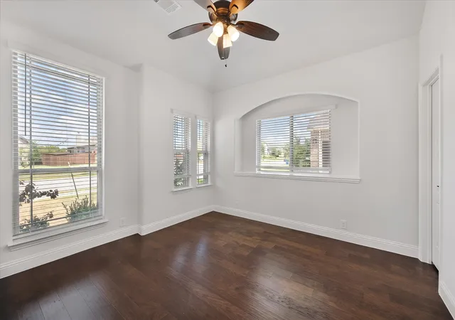 Photo 4 of Single family home for sale at 5626 Rutherford Dr, Midlothian, TX 76065 | MLS# 21383316 | Listing updated on 2026-10-06