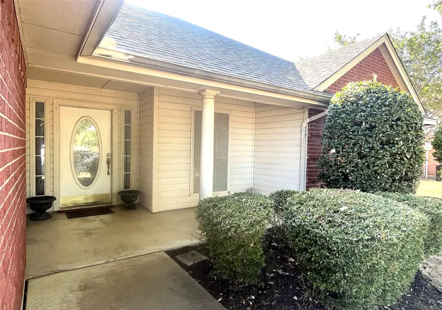 Photo 2 of Single family home for sale at 518 Wild Springs Dr, Midlothian, TX 76065 | MLS# 21383317 | Listing updated on 2026-09-11