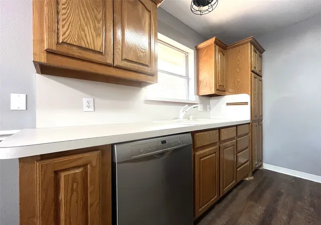 Photo 4 of Single family home for sale at 518 Wild Springs Dr, Midlothian, TX 76065 | MLS# 21383317 | Listing updated on 2026-09-11