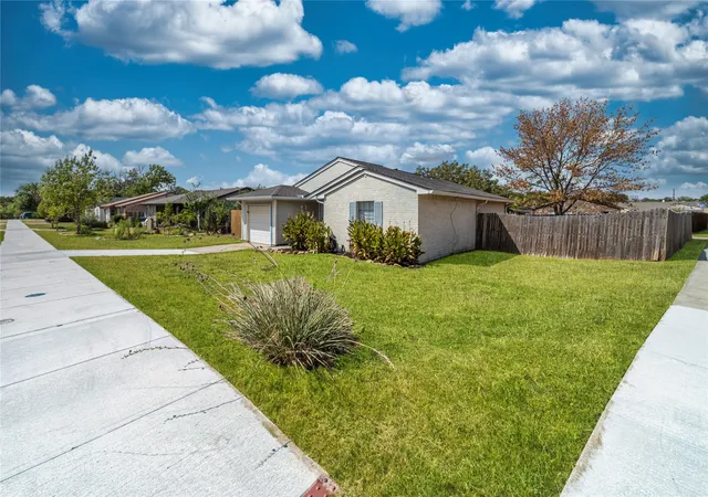 Photo 3 of Sale Pending at 6036 Bogard Dr, The Colony, TX 75056 | MLS# 21380645 | Listing updated on 2026-10-02