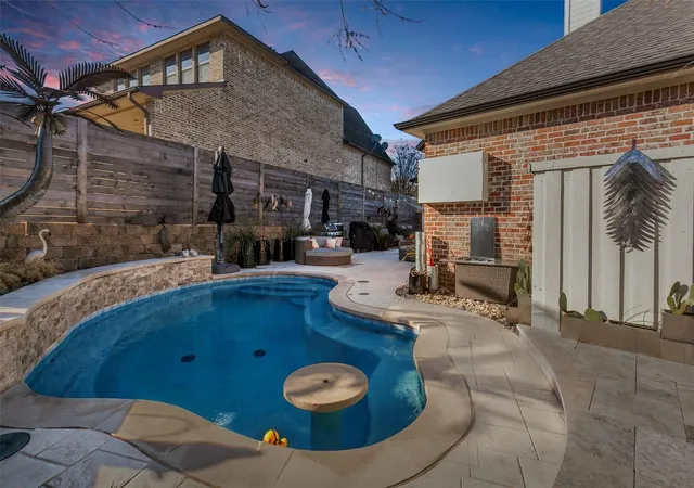 Photo 2 of Single family home for sale at 1714 Weiskopf Dr, Rockwall, TX 75032 | MLS# 21383522 | Listing updated on 2026-09-13