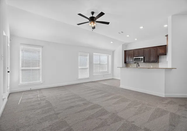 Photo 4 of Single family home for sale at 425 Rose Ave, Cleburne, TX 76033 | MLS# 21383584 | Listing updated on 2026-09-11