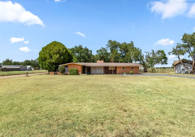 Photo 1 of Sale Pending at 1152 W California St, Seymour, TX 76380 | MLS# 21381737 | Listing updated on 2026-09-29