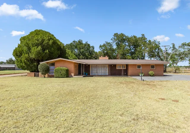 Photo 2 of Sale Pending at 1152 W California St, Seymour, TX 76380 | MLS# 21381737 | Listing updated on 2026-09-29
